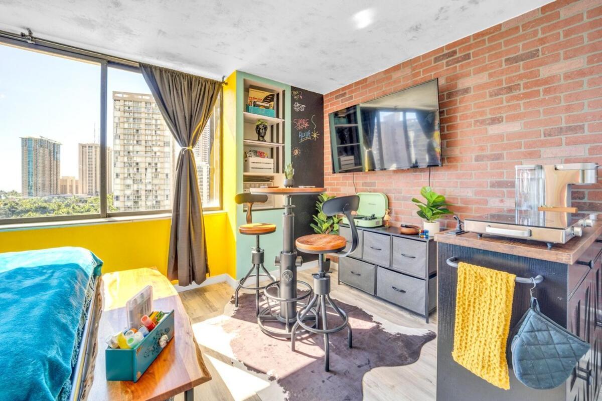 Apartment Ocean View Art Inspired Loft *