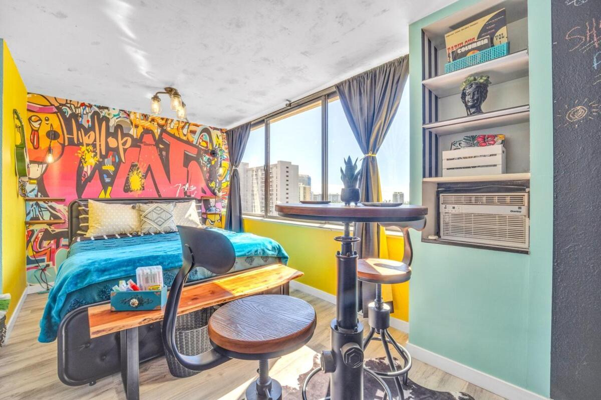 Apartment Ocean View Art Inspired Loft